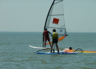  Escuela de vela y windsurf 